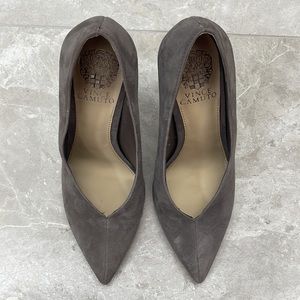 Chic Vince Camuto pumps women’s size 8.5 gray suede modern classic 4” heel, new